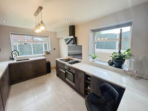 Kitchen- click for photo gallery